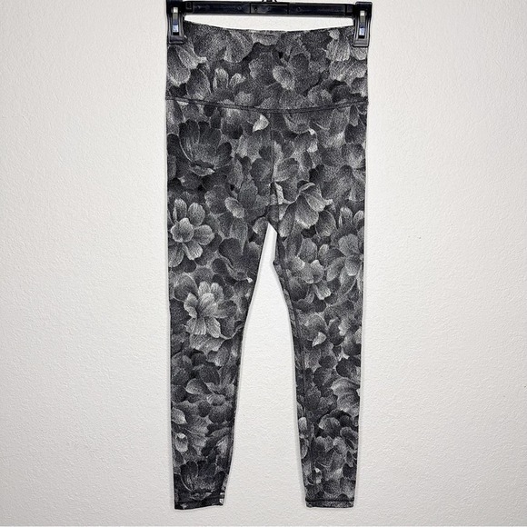 New Athleta Elation Textured Tight/Legging in Bland/White Flora Size XS $89 - Picture 3 of 8